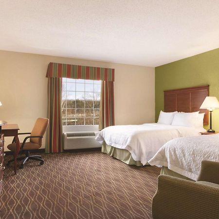 Hampton Inn & Suites Greenfield Bagian luar foto