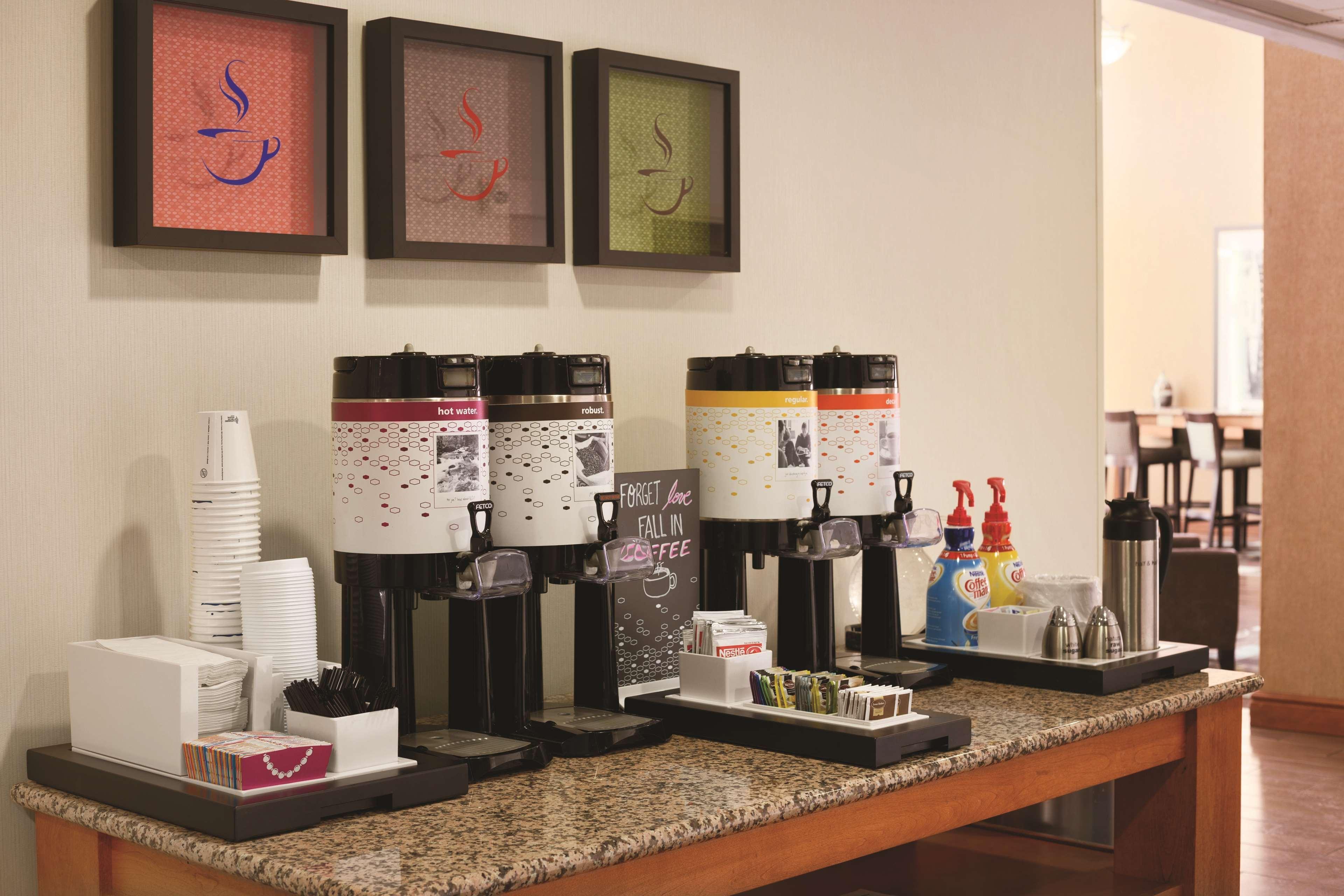 Hampton Inn & Suites Greenfield Bagian luar foto