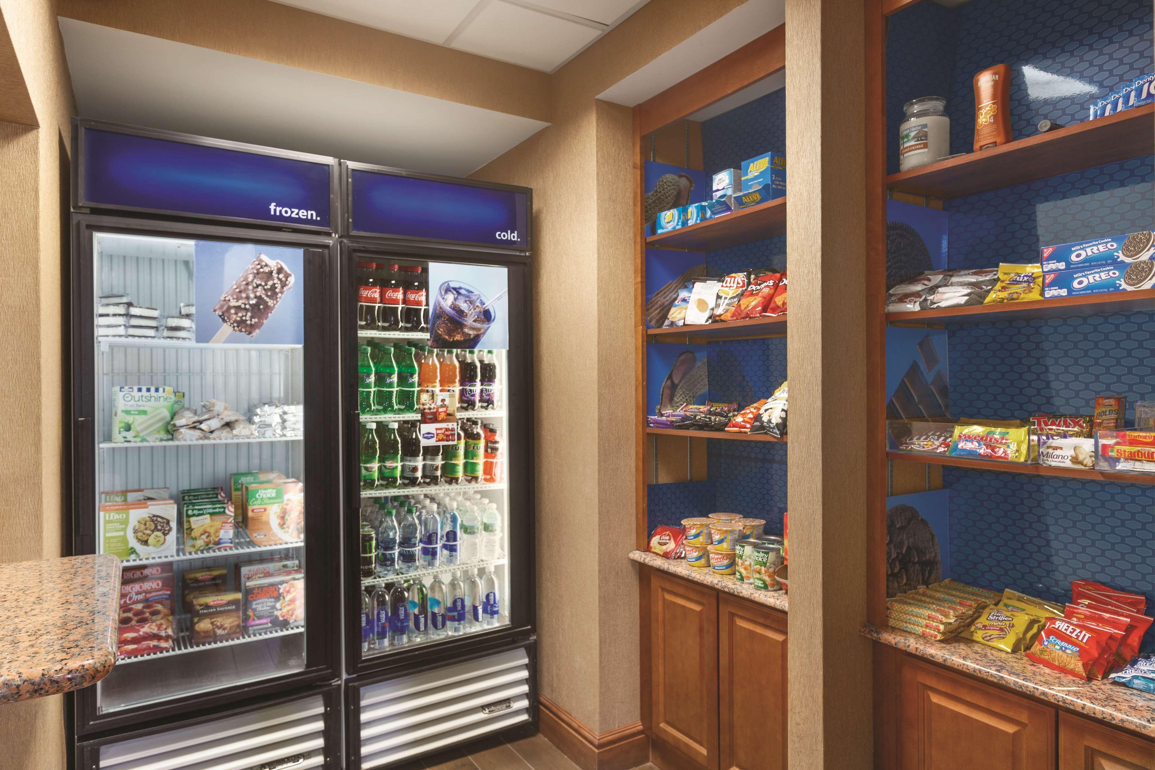 Hampton Inn & Suites Greenfield Bagian luar foto