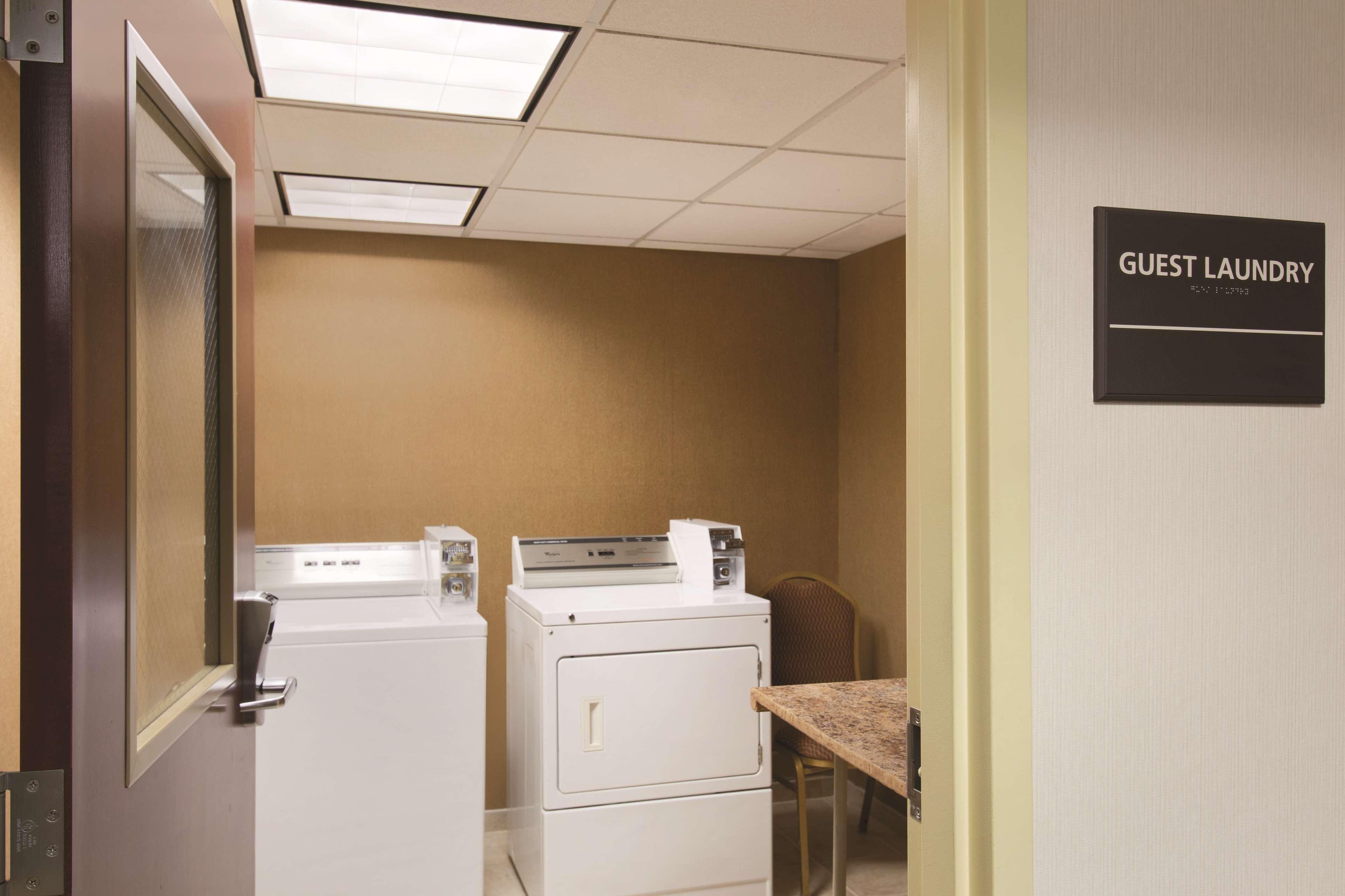 Hampton Inn & Suites Greenfield Bagian luar foto