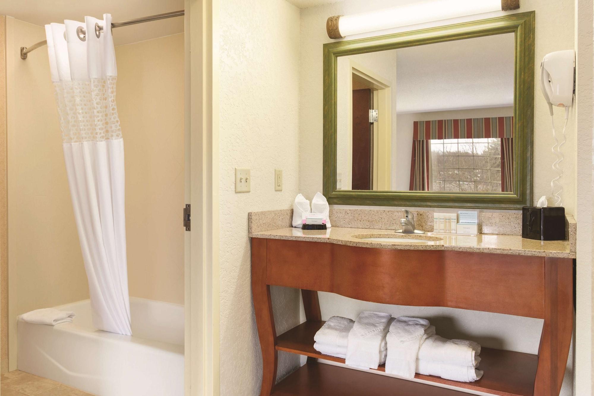 Hampton Inn & Suites Greenfield Bagian luar foto