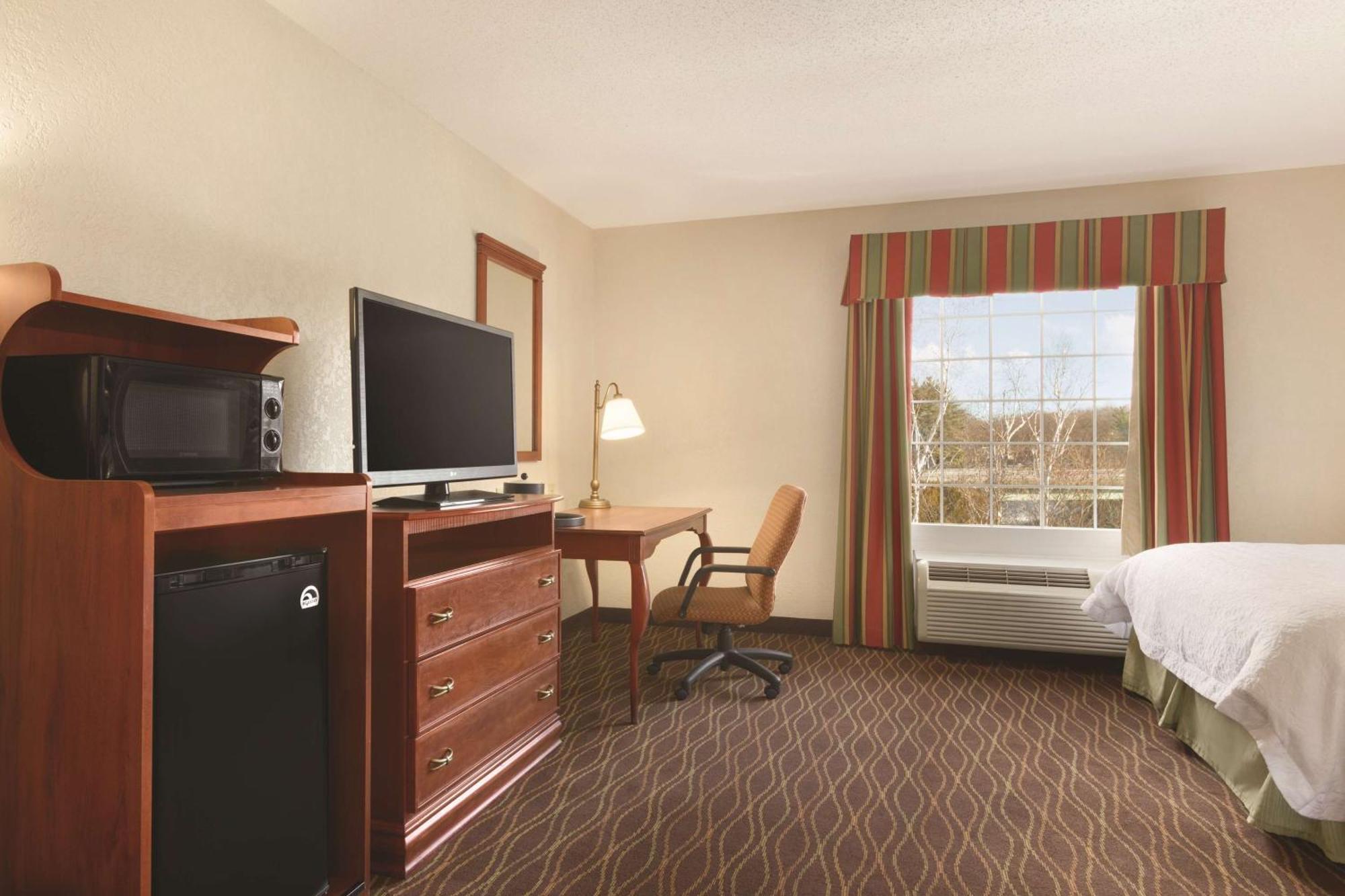 Hampton Inn & Suites Greenfield Bagian luar foto