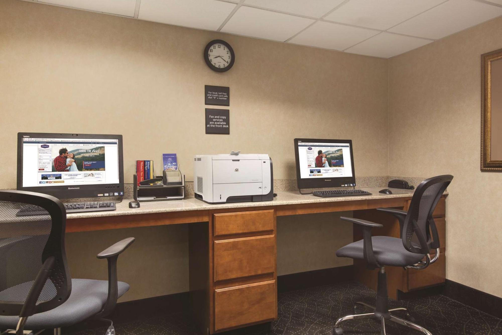 Hampton Inn & Suites Greenfield Bagian luar foto