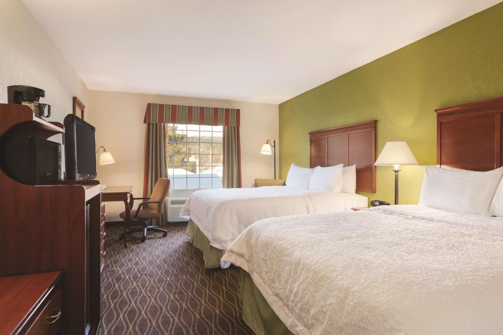 Hampton Inn & Suites Greenfield Bagian luar foto