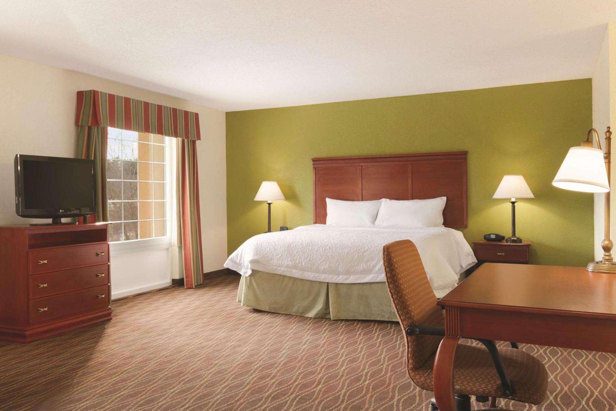 Hampton Inn & Suites Greenfield Bagian luar foto