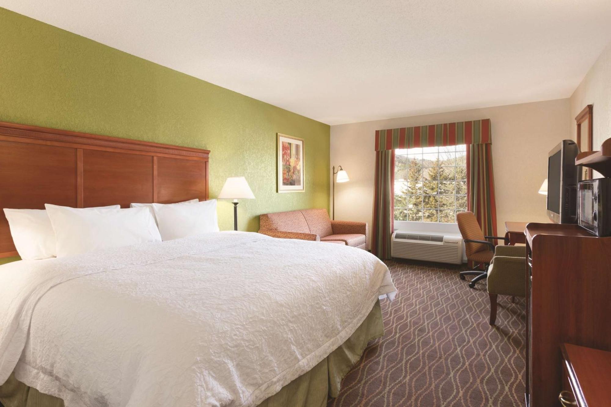 Hampton Inn & Suites Greenfield Bagian luar foto