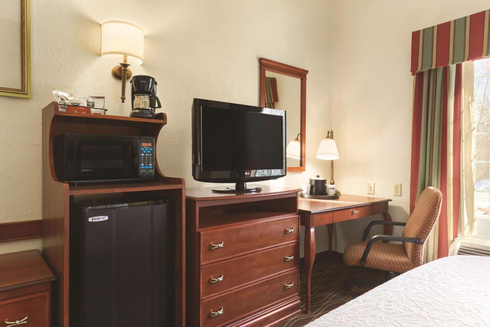 Hampton Inn & Suites Greenfield Bagian luar foto