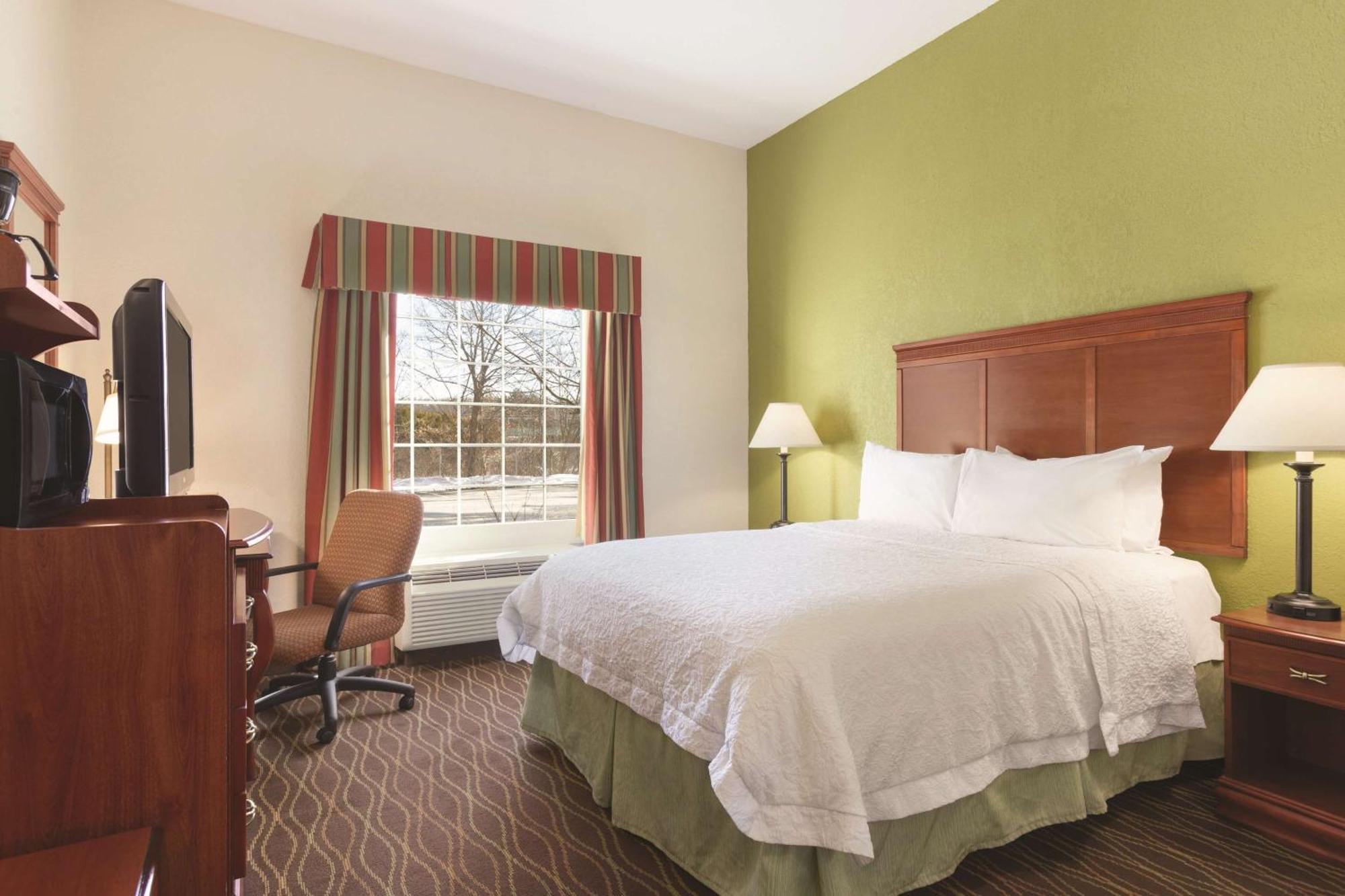 Hampton Inn & Suites Greenfield Bagian luar foto