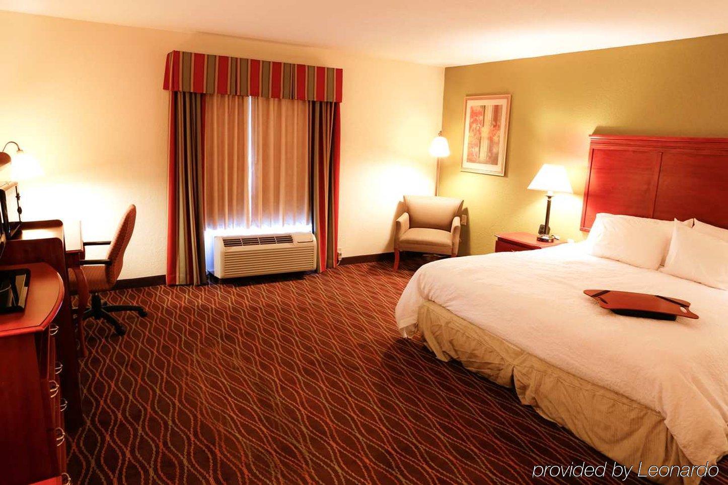 Hampton Inn & Suites Greenfield Bagian luar foto