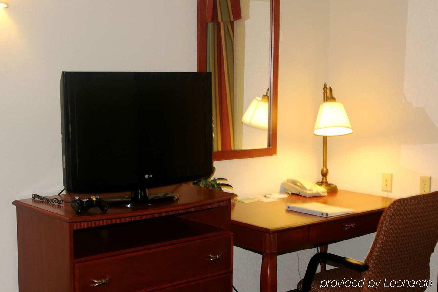 Hampton Inn & Suites Greenfield Bagian luar foto