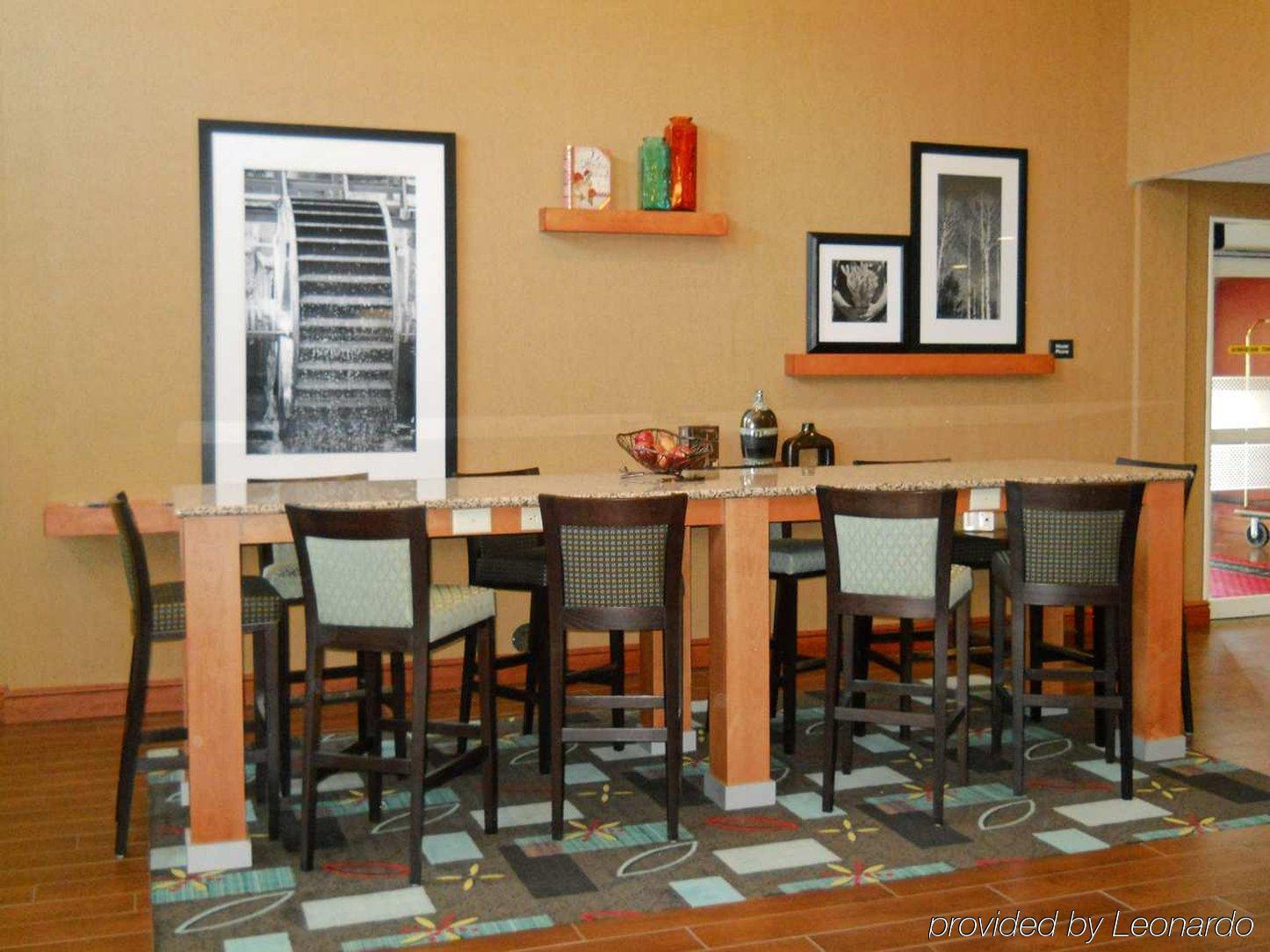 Hampton Inn & Suites Greenfield Bagian luar foto